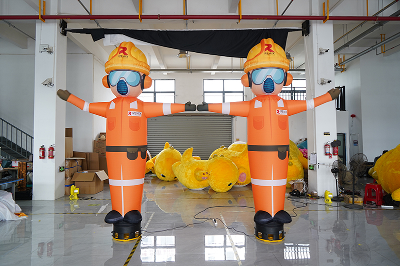 Inflatable air dancer na kumakaway ang kamay - sky baloon dancing guy - worker mechanic