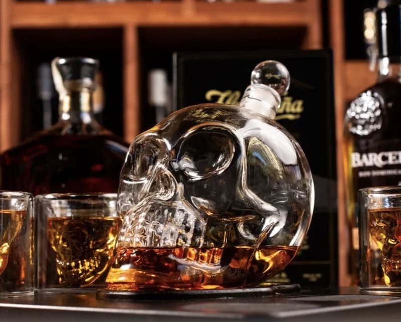 skull carafe whisky na may 6 na baso set na regalo