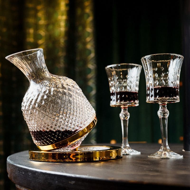 Luxury rotary wine decanters Itakda ang kristal na baso + 2 baso para sa mga mahilig sa alak 