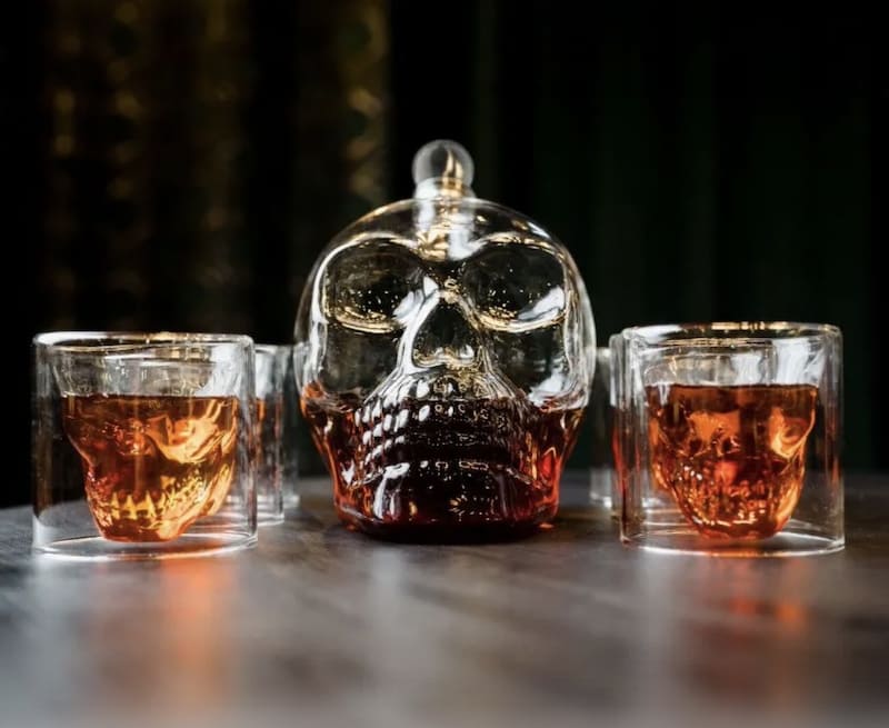 Skull Whisky decanter na may 3D na baso sa hugis ng bungo